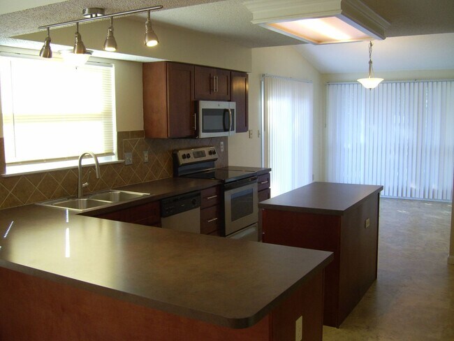 Building Photo - 3735 Banbury Dr