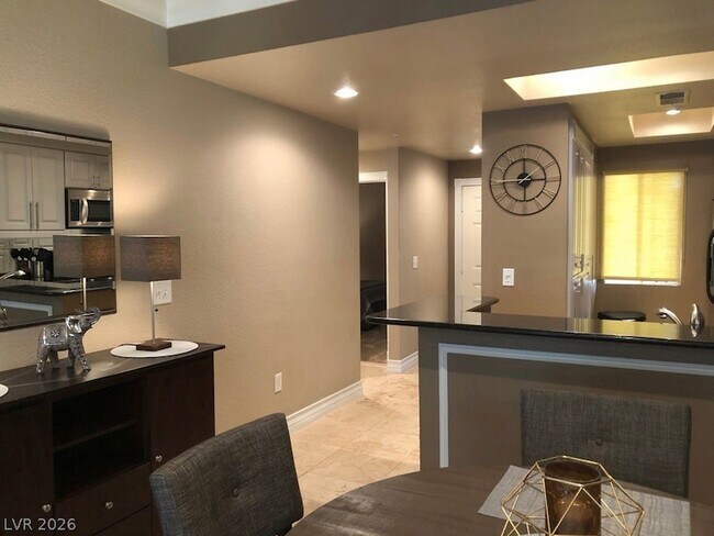 Building Photo - 220 E Flamingo Rd