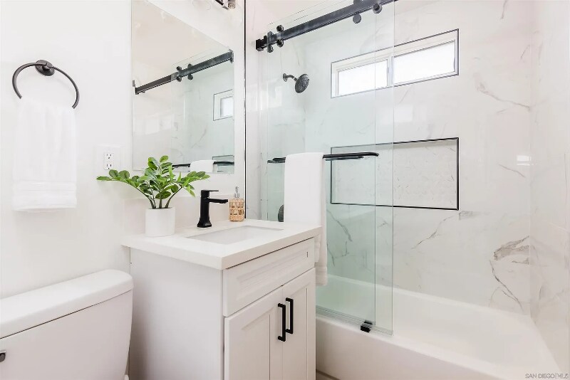 Building Photo - 1231 Center Ave