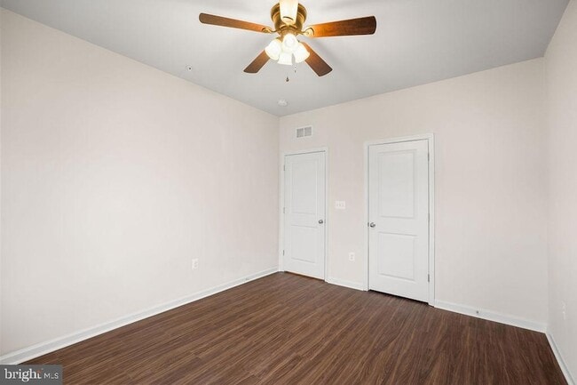 Building Photo - 12854 Cloverleaf Center Drive