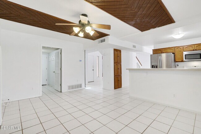 Building Photo - 10925 Loma Alta Pl