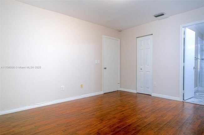 Building Photo - 301 Club Cir