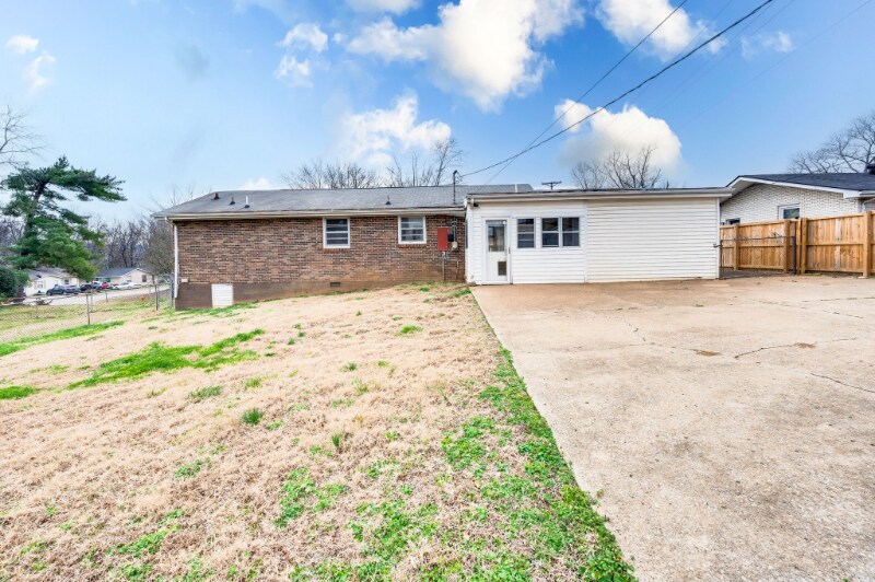 Building Photo - 504 Continental Dr