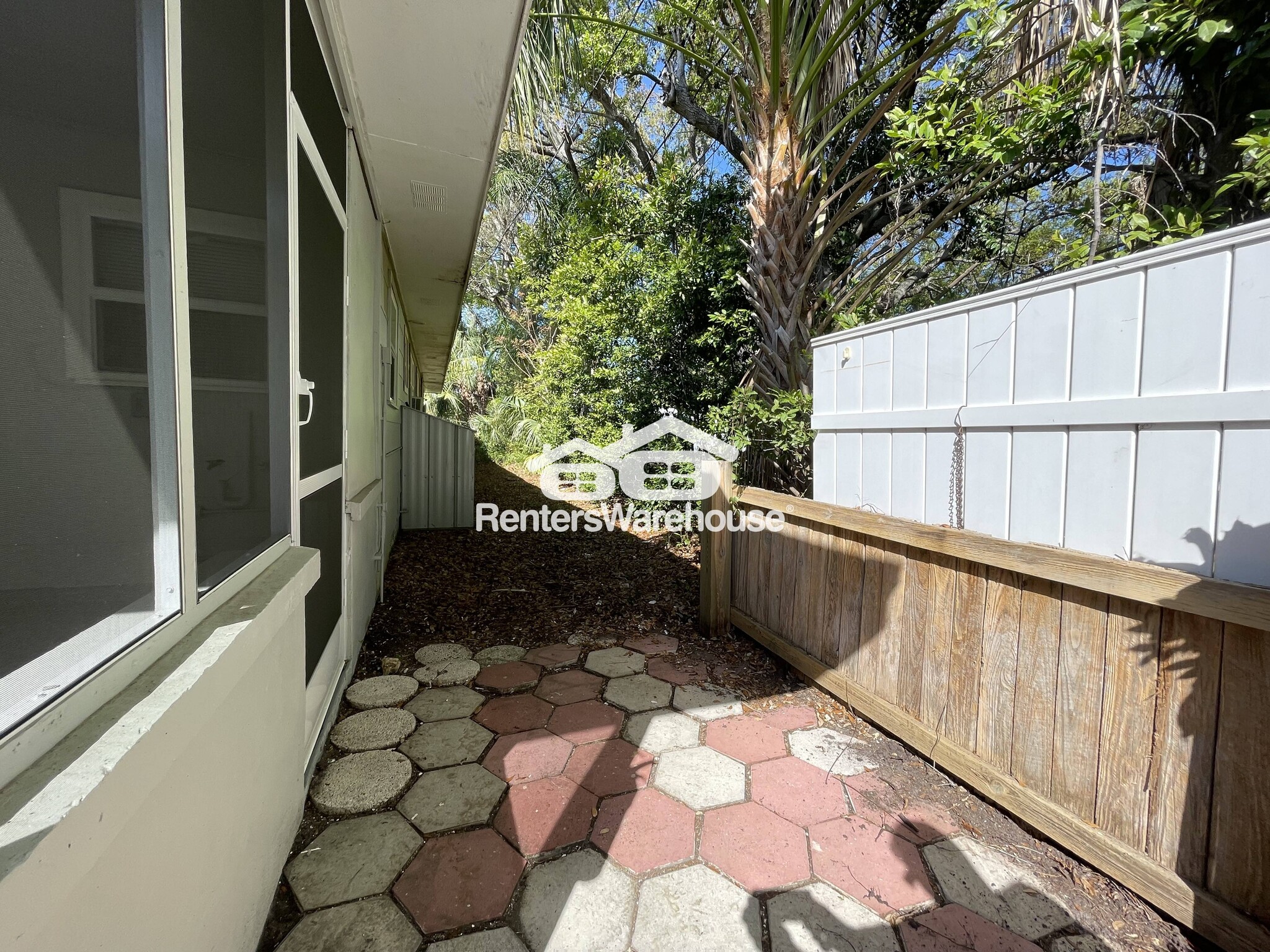 Building Photo - 310 S Arcturas Ave