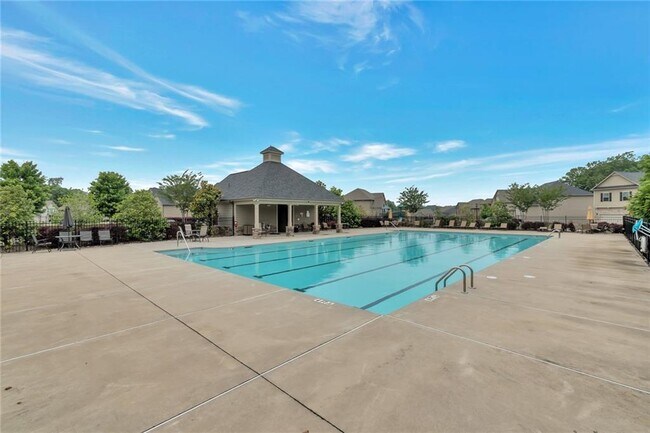 Building Photo - 5210 Mirror Lake Dr