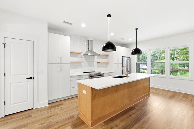 Building Photo - Custom Home in Seagate | 4 Bedrooms • 3 Bathrooms • Minutes to Wrightsville Beach