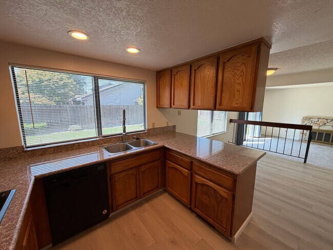 Building Photo - 872 Shellwood Way