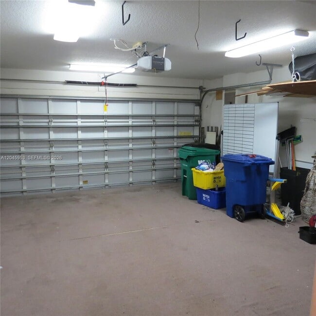 Building Photo - 542 N Cypress Dr