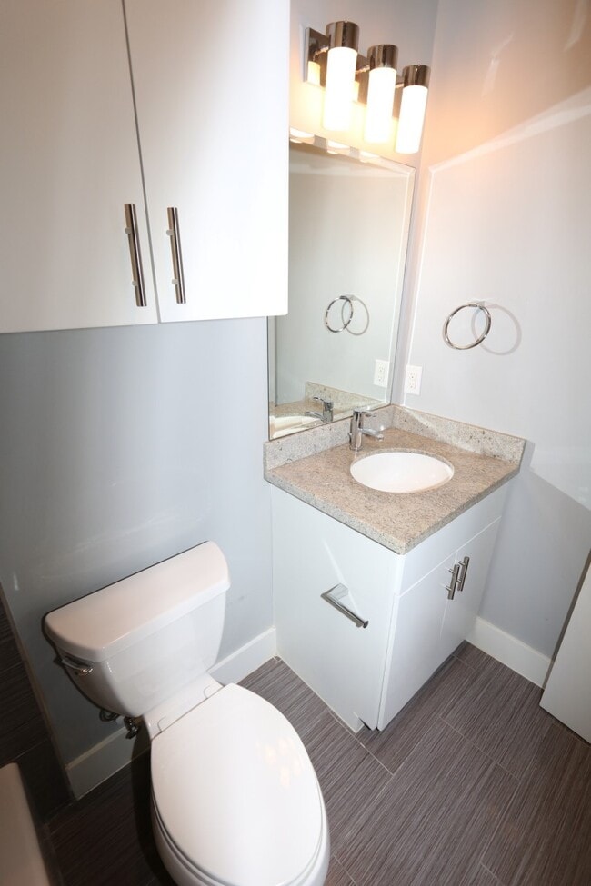 Building Photo - 2103 Hadley St