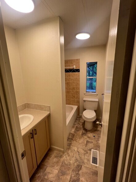 Building Photo - 1412 Hopi Trl