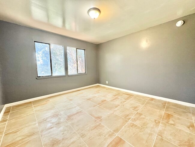 Building Photo - 746 Cory Dr