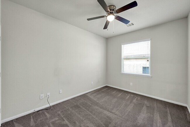 Building Photo - 30119 Saw Oaks Dr