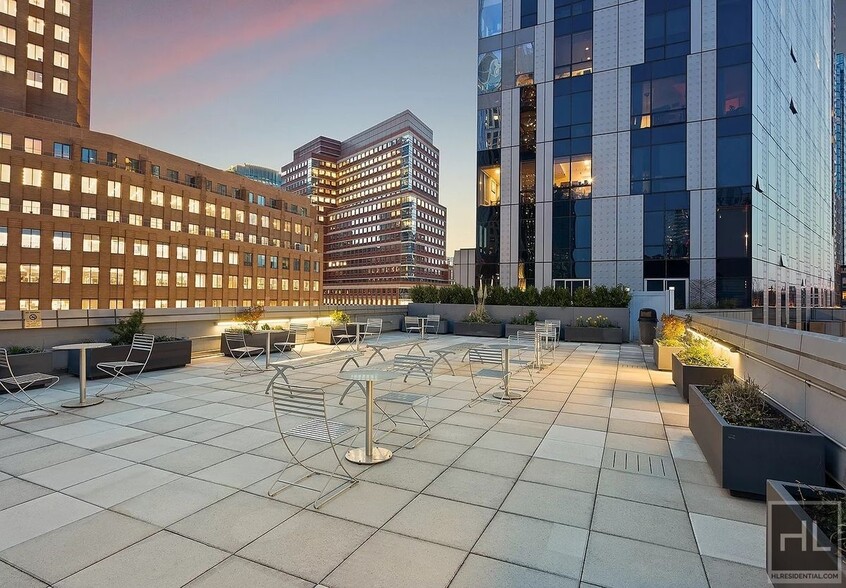 Building Photo - Furnished 2bed/2bath Penthouse w/Views