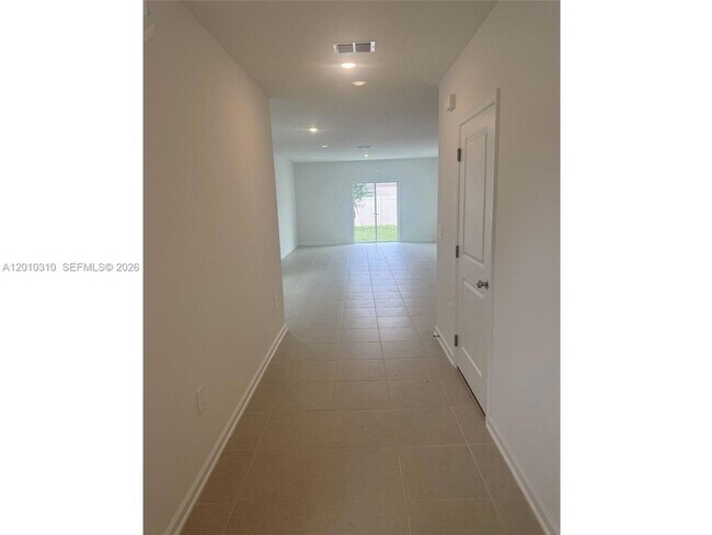 Building Photo - 5423 Meadow Walk Dr