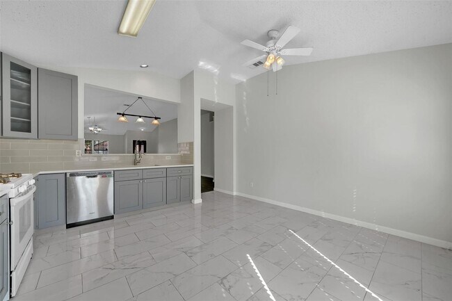 Building Photo - 3 Bed Brick in Watauga, TX