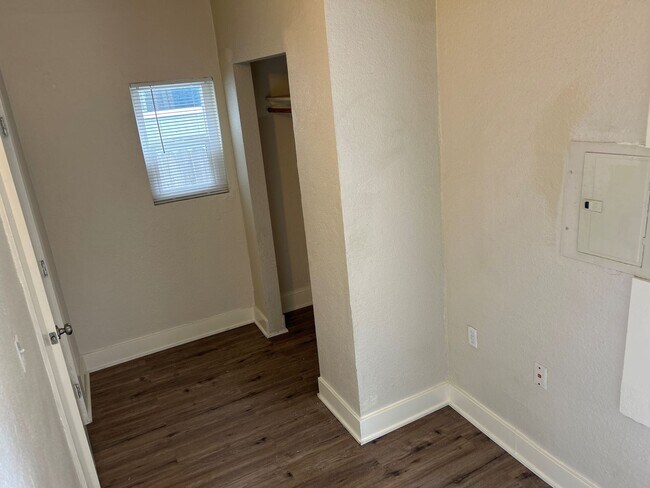 Building Photo - Y Street