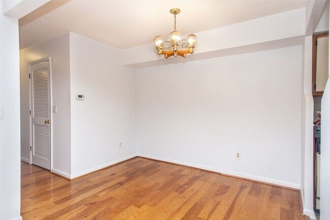 Building Photo - Turtle Creek Condo for rent- walking distance to Stonefield Shopping & enjoy the pool soon!