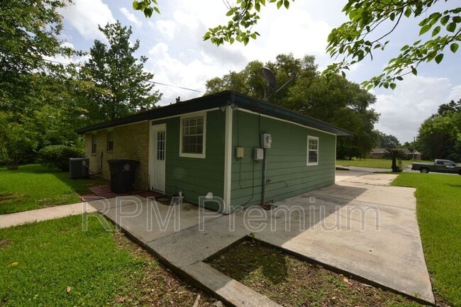 Building Photo - 1857 Theron Dr