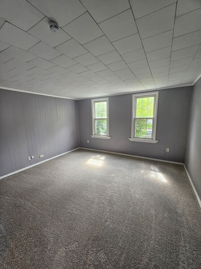 Building Photo - Freshly Updated 3 Bedroom Home in Slavic Village