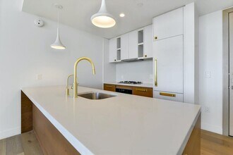 Building Photo - 70 Rainey St