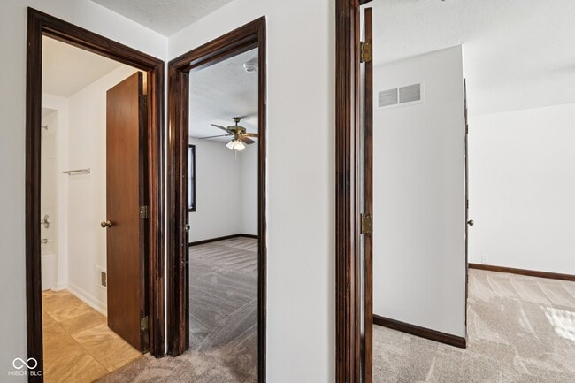 Building Photo - 218 W Main St