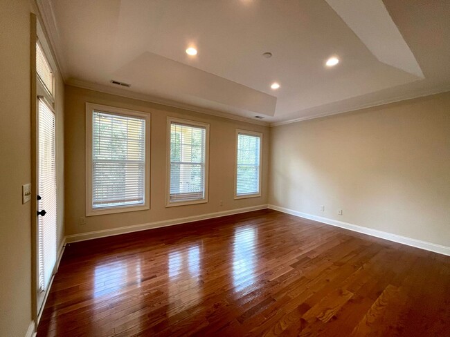 Building Photo - Large 5-bedroom house in Lake Hogan Farm near Chapel Hill schools!