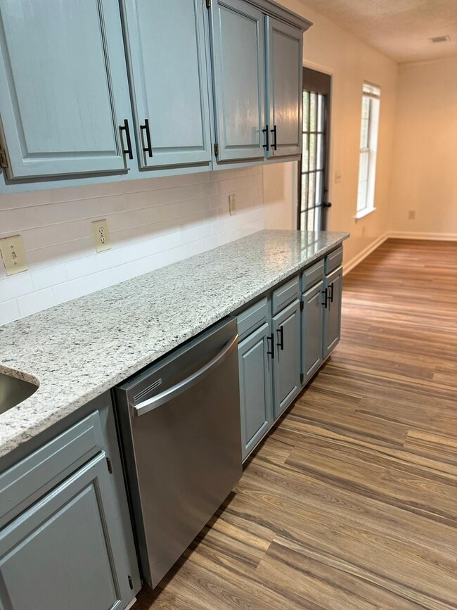 Building Photo - 108 Marshall Dr