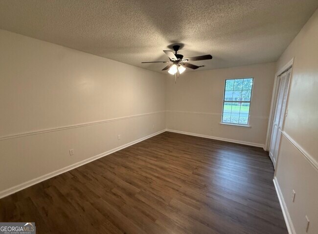 Building Photo - 105 Mockingbird Dr