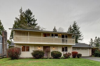 Building Photo - Bright spacious 4-bedroom 2.5 bath home in Bellevue
