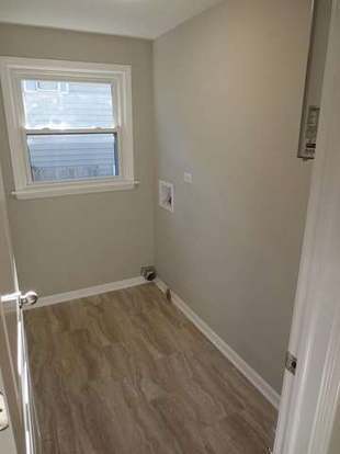 Building Photo - 327 Fairlawn Dr