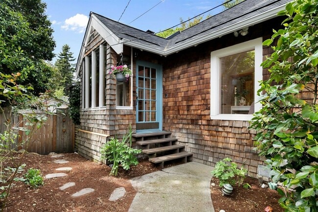 Building Photo - 3Bd/1.75Ba Seattle Home