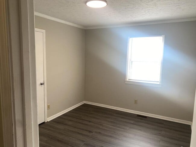 Building Photo - 502 Beeler Ave