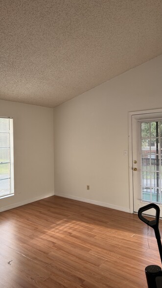 Building Photo - 8625 Mallard Reserve Dr