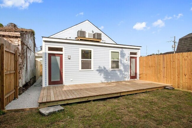 Building Photo - 2230 St Andrew St