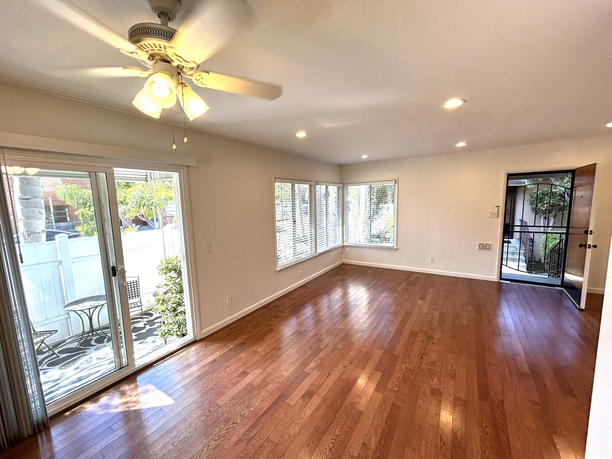 Building Photo - 2226 S Carmelina Ave