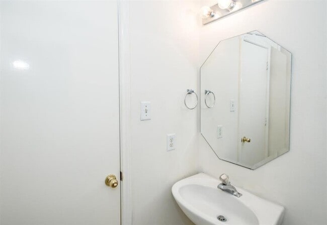 Building Photo - 15903 Timber Chase Dr