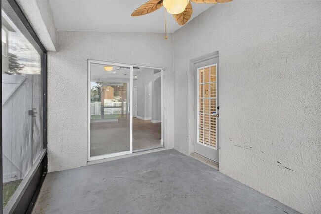Building Photo - 7961 Carriage Pointe Dr