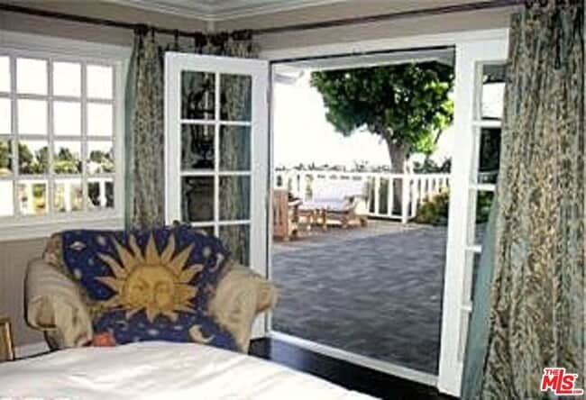 Building Photo - 2050 Linda Flora Dr