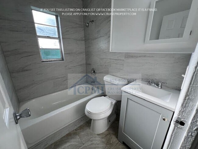 Building Photo - Affordable Downtown WPB 2/1 without the Downtown Price Steps Away From it ALL!! $995 Sec Dep spec...