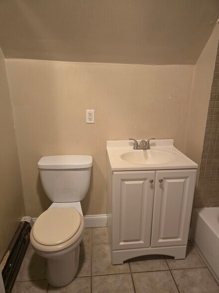 Building Photo - 38 Claybourne St