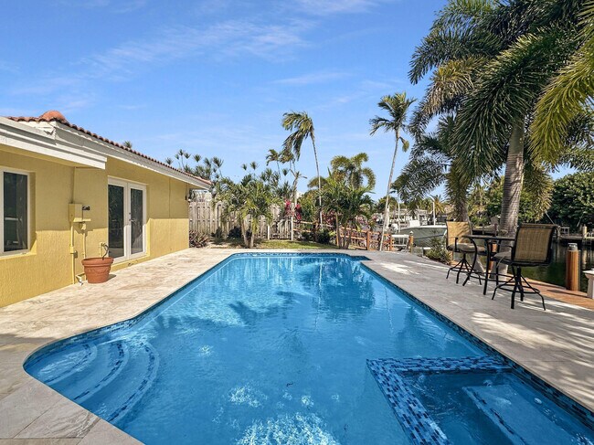 Building Photo - 280 SE 3rd Ave