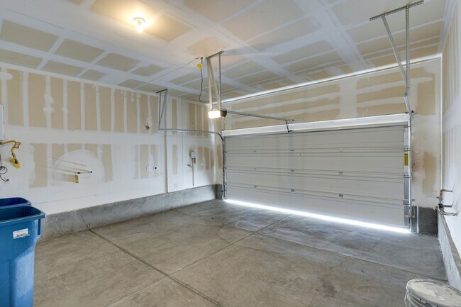 Building Photo - ** COMING SOON ** Modern Open-Concept Rental Home with White Shaker Kitchen Cabinets & Low-Mainte...