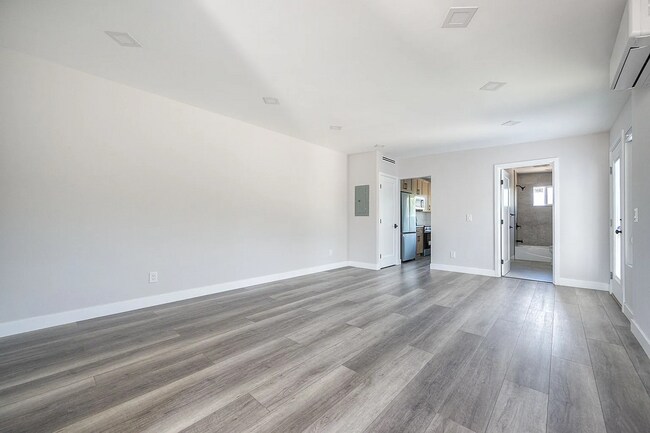 Building Photo - 199 Twin Oaks Cir