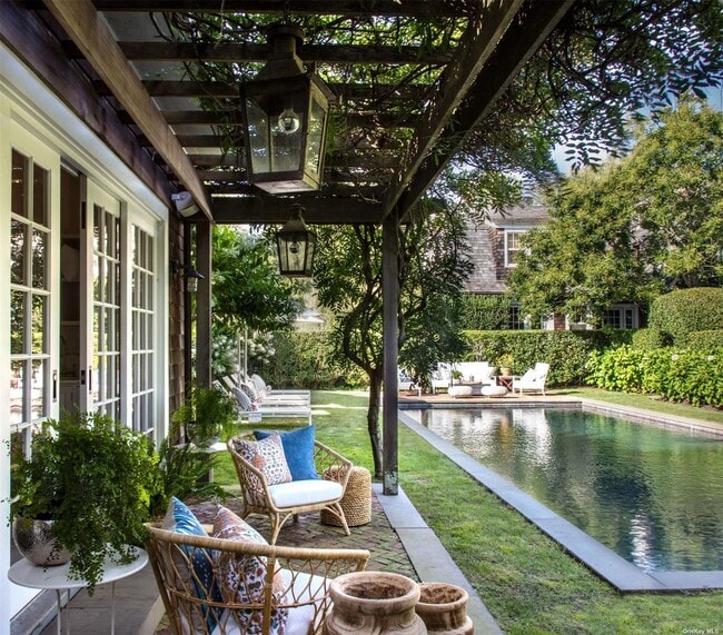 Building Photo - 47 Huntting Ln