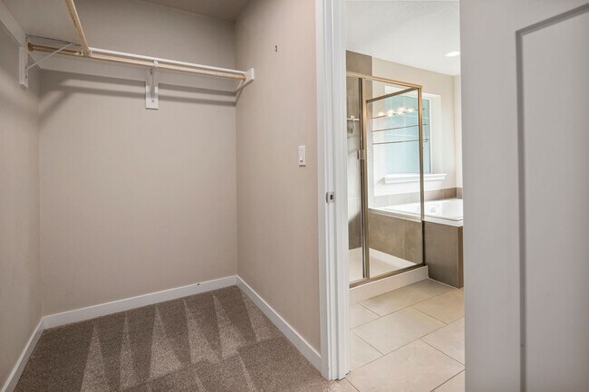 Building Photo - Stunning 3BD/3BATH Home in the Heart of Hi...
