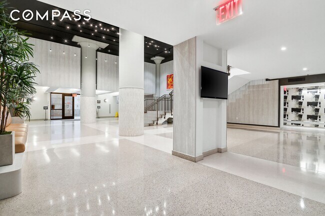 Building Photo - Enormous ~1,285 s/f, designer condo Loft apt @OBBP 1 bedroom, 2 bathrooms + ~112 s/f terrace with...