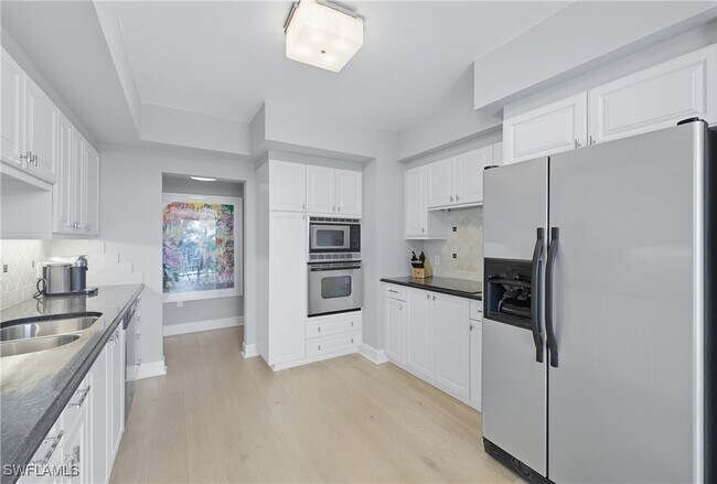 Building Photo - 7515 Pelican Bay Blvd
