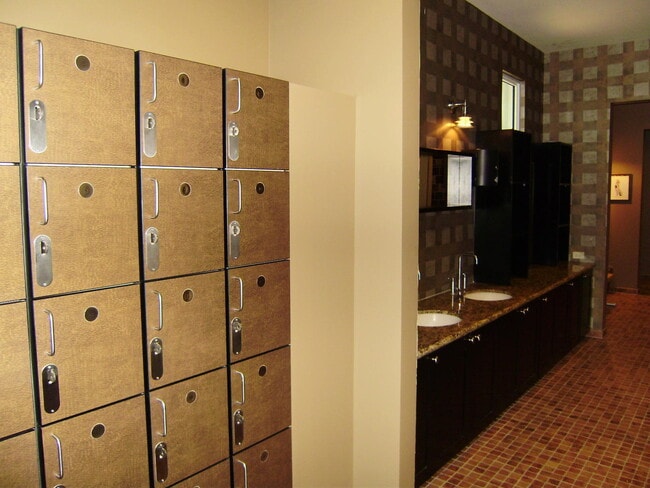 Building Photo - 883 Millbrae Ct