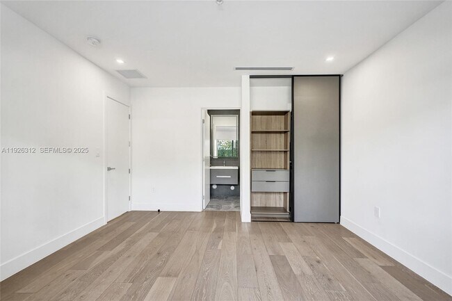 Building Photo - 200 Sunrise Dr