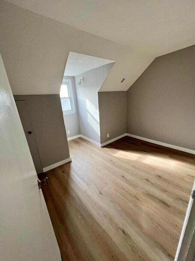 Building Photo - 121 N State St